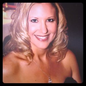 Meet your Posher, Lora